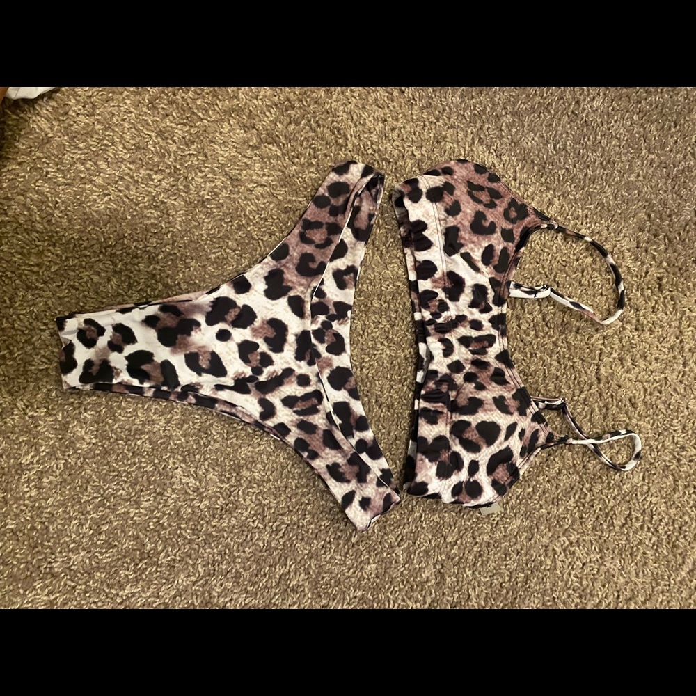 2 swimsuits - Picture 2 of 2